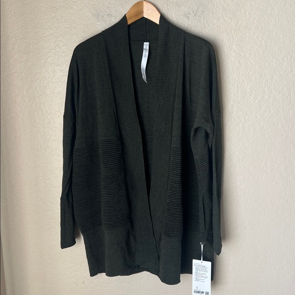 NWT Lululemon merino wool sit in Lotus wrap II khaki green - Picture 4 of 12